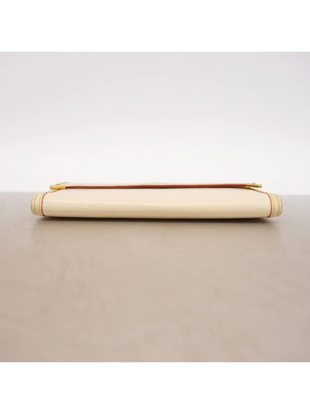 Louis Vuitton Trifold Wallet Suhali Porte Tresor International Blanc